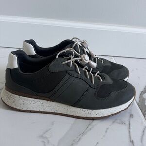 Ugg ReTrainer Women’s Forest Night Sneaker Size 8.5 Athleisure Travelcore